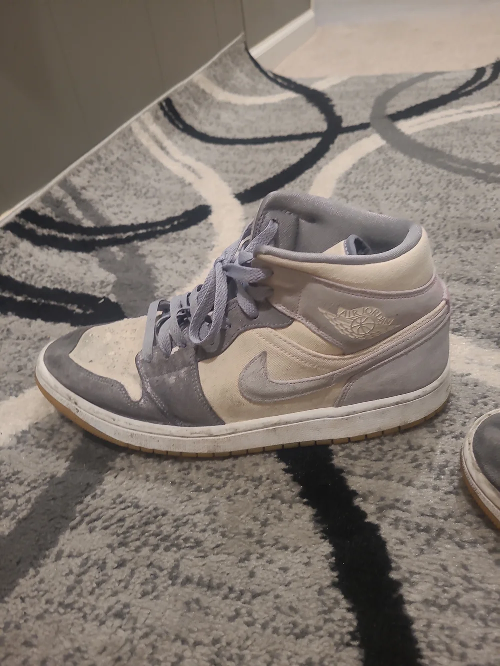 Air Jordan 1 Mid SE Coconut Milk Particle Gray Men's Size 11 Preowned Jordan